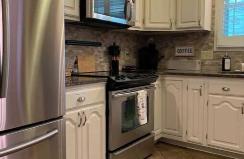 Royal Pines House | Beary Relaxing-Cozy Getaway for Family and Friends- Pet Friendly