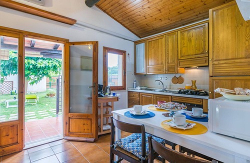 Vada House | Beautiful private villa for 4 people with A/C, WIFI, TV, patio and pets allowed
