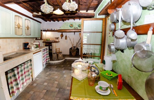 Massa e Cozzile Villa | Beautiful villa for 5 guests with private pool, WIFI, TV, veranda and pets allowed