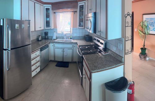 Devonshire House | Beautiful Water Front Property - Snorkel, Fish, or RELAX in the BEST LOCATION!