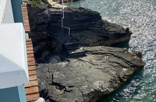 Devonshire House | Beautiful Water Front Property - Snorkel, Fish, or RELAX in the BEST LOCATION!