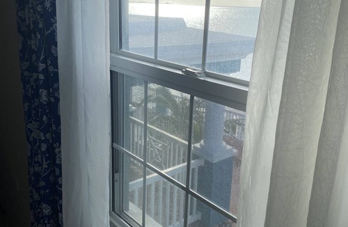 Devonshire House | Beautiful Water Front Property - Snorkel, Fish, or RELAX in the BEST LOCATION!