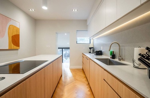 Leslieville House | Beautifully Designed 4BR House - Sleeps 8!