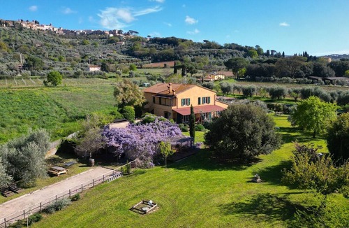 Castagneto Carducci House | Belvedere Farmhouse: 2 Bedrooms, 2 Bathrooms, AC | Bolgheri & Sea at 10 minutes