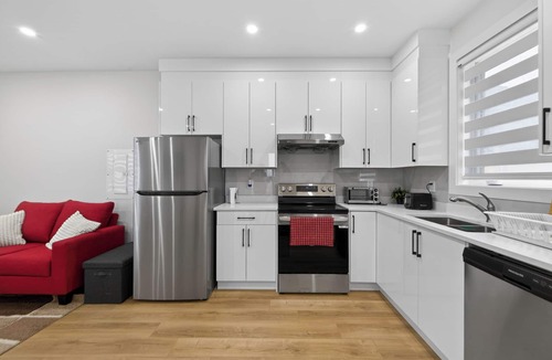Surrey Newton House | Brand New Garden Suite Oasis in the Heart of Newton