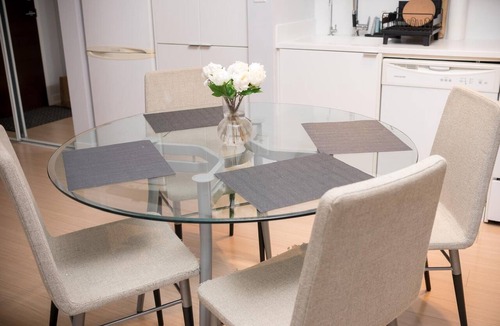 Wellington Place Condo | Bright & Modern Toronto Escape | Near CN Tower & Rogers Centre