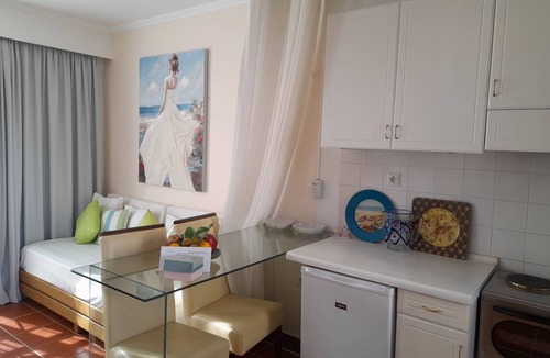 Atsipopoulo Apartment | Calergi 9 - Boutique Resort 1BDR/1LVR Apt: Pool/Rooftop/SeaView/Sunset/Rethymno