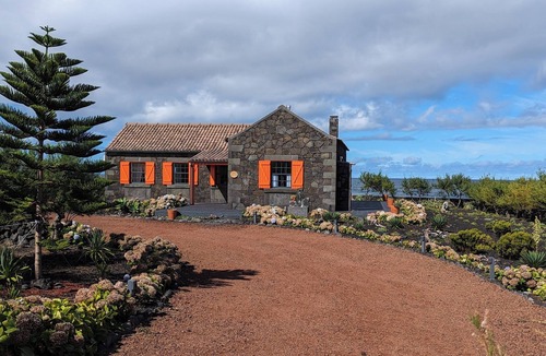 Madalena Villa | Casa Baleia Laranja Ocean-Front