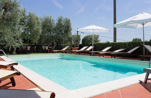 Massa e Cozzile House | Casa Concerto A: A graceful apartment located on top of a small hill, with Free WI-FI.
