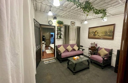Pali Hill Cottage | Charming Independent Cottage at Carter road, Bandra, Mumbai
