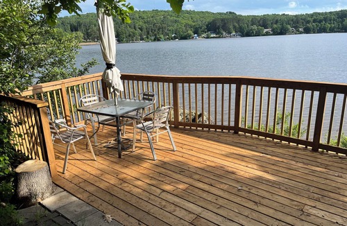 Katrine House | Charming lakefront cottage on Little Doe Lake in Muskoka area