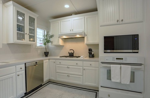 Pacific Grove House | Closest Home to Lover’s Point Beach, Ocean Views, Newly Remodeled Victorian