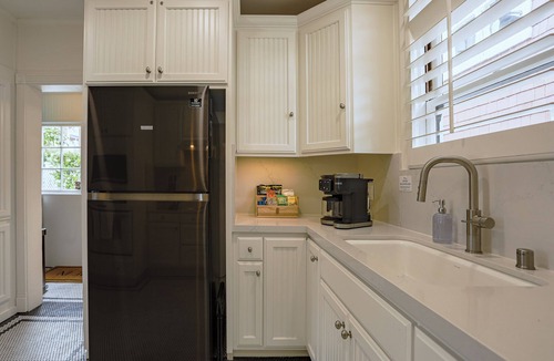 Pacific Grove House | Closest Home to Lover’s Point Beach, Ocean Views, Newly Remodeled Victorian