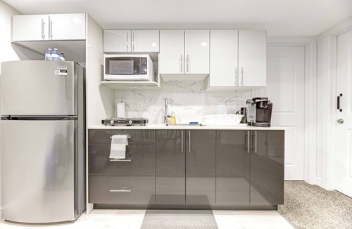Southwest Edmonton House | Comfortable Basement Suite in SW Edmonton