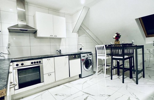 Liesing Apartment | Comfortable Private Room for 2Guests in a Shared Apt