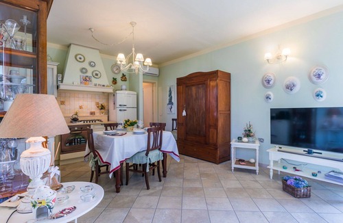 Rosignano Solvay Apartment | Cosy apartment for 4 people with A/C, WIFI, TV and patio