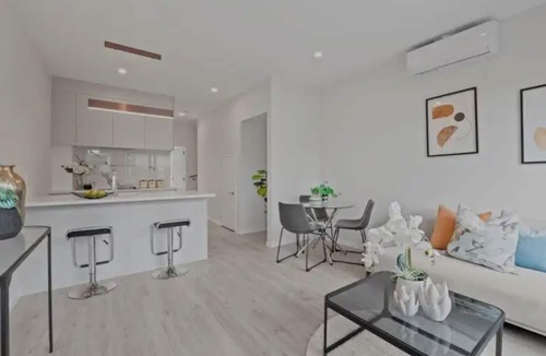 Orewa House | Cosy Modern House in Orewa near the beach, cafes and restaurants