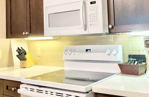 Oro-Medonte Apartment | Cozy 1-Bedroom Romantic Retreat with full Kitchen
