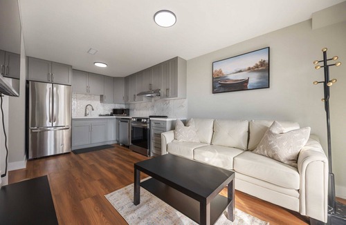Clairlea - Birchmount House | Cozy 2BD Walkout Basement Suite Near Transit & Downtown Toronto