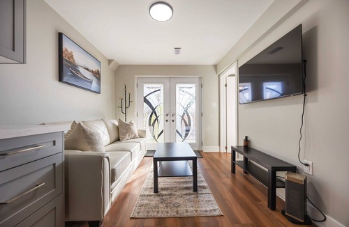 Clairlea - Birchmount House | Cozy 2BD Walkout Basement Suite Near Transit & Downtown Toronto