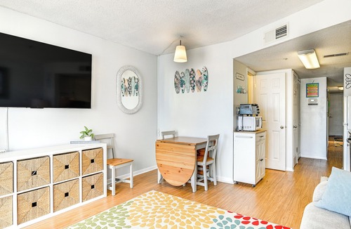 Garden City Apartment | Cozy Beachfront Condo w/Wifi, Views & Pool Access