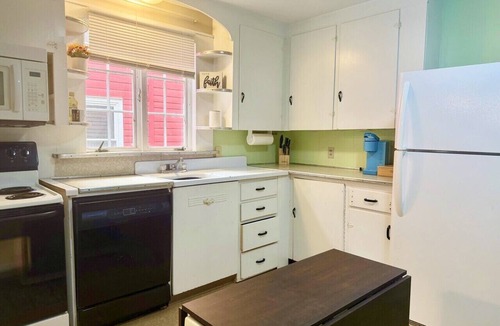 Owego Apartment | Cozy Downtown Retreat Sleeps 4 Walk to Shops