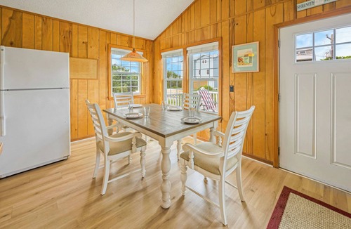 Avon House | Cozy Soundside Cottage w/Beach Nearby, Grill, Outdoor Shower, Movies, Books