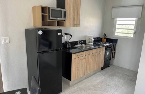 The Quarter Apartment | Cozy studio with WiFi and AC in charming The Valley, Black Garden