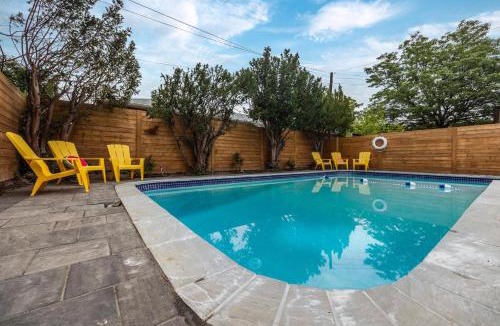 Dorset Park House | Custom Luxury 2BR Marble Pool Games Rm Fire Pit