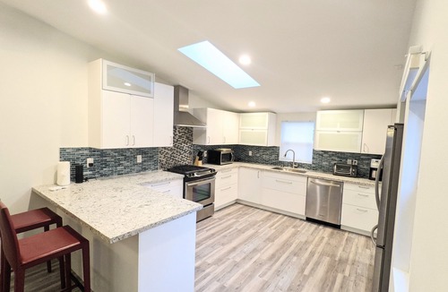 Woodway House | Cute Edmonds Bowl Cottage