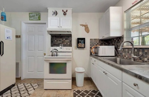 Steinhatchee Cottage | Cypress Cottage in the heart of Steinhatchee! Fenced in yard!