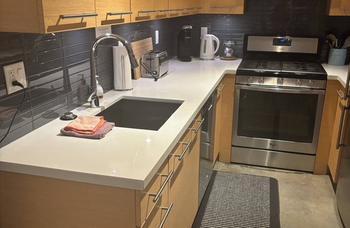Central Lonsdale House | Dream Suite in Central Lonsdale - spacious basement suite sleeps 6!