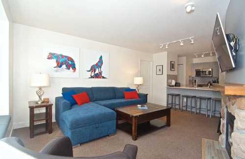 Village North Condo | Eagle Lodge 432 MOUNTAIN VIEWS + VILLAGE LOCATION! Professionally Managed + Cleaned