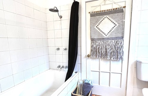Blaxland House | Entire 2 bedroom cottage in lower blue mountains - close to amenties and train!