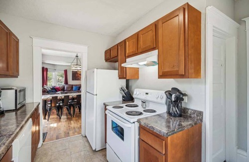 Lansing House | Entire Home I 3 Bedroom I 2 Bath