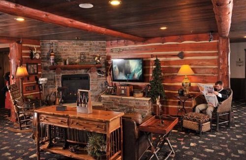 St. Joseph Hotel | Expanded King, Stoney Creek St. Joseph, Heated Pool