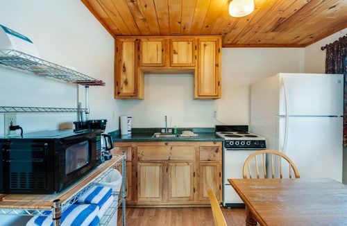 South Fork Cabin | "F" Fox Cabin: Private hot tub! “F”