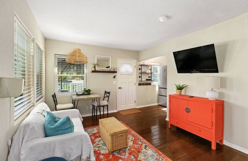 Capistrano Beach Apartment | Garabaldi Studio - private entrance and patio