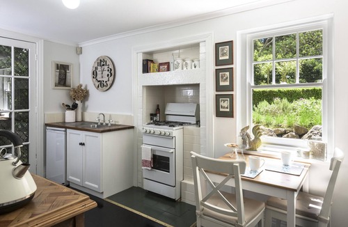 Sassafras Cottage | Gatehouse Cottage At Moulton Park Estate - Nestled amongst an extensive English inspired garden at the original Moulton Park.