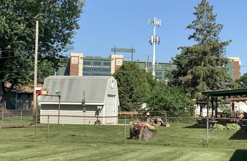 Ashwaubenon House | Go Pack 1090 steps from Lambeau entrance - Heated Garage
