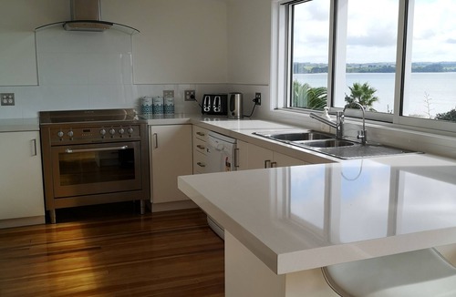 Clarks Beach House | Gorgeous beachfront Kiwi Bach!