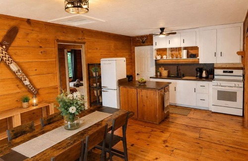 Scotia Cottage | Grinmore Lakeside Hideaway with Panoramic View