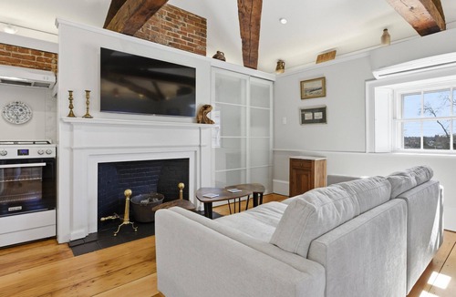 Marblehead Apartment | Historical flat - Old Town Marblehead- 5 min to Salem/Beach. Best location!