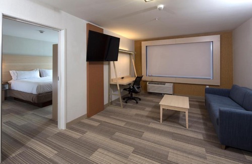Frenchtown Township Hotel | Holiday Inn Express & Suites Monroe by IHG