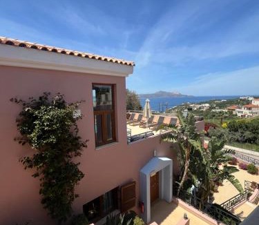 Plaka Villa | Leste Luxury Homes