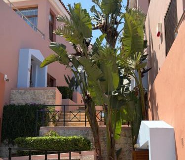 Plaka Villa | Leste Luxury Homes