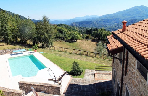 Verrucole House | ✨ Luxury Tuscan Villa | Private Pool, BBQ, Wood Oven | Helicopter Tours Nearby