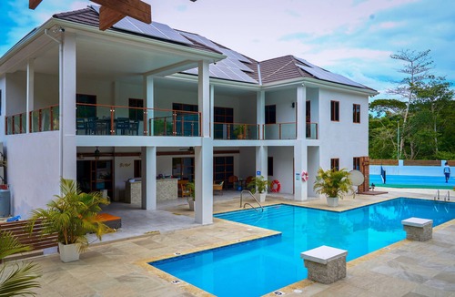 St. Ann's Bay Villa | Luxurious 6-bedroom villa, WiFi in beautiful Saint Ann's Bay