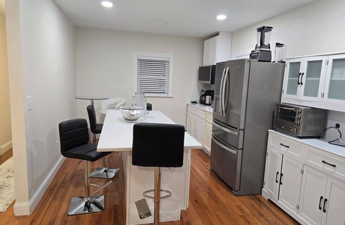 Malden Apartment | Luxurious 8-bedrooms APT., two suites in Malden MA close to Cambridge, Boston MA