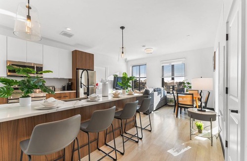 Everett Apartment | Luxury 2bd/2ba in Everett g0o9